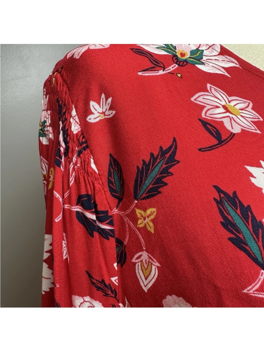 Old Navy Red Floral Blouse Smocked Shoulder Long Sleeve NWT - Picture 3 of 14